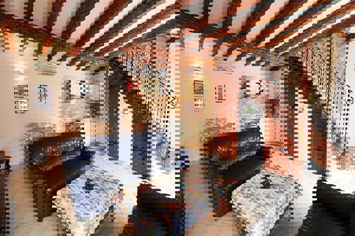 Canfanaro, dintorni, splendida casa in pietra istriana ristrutturata