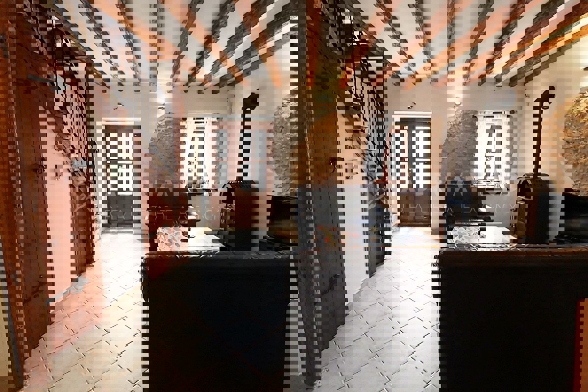 Canfanaro, dintorni, splendida casa in pietra istriana ristrutturata