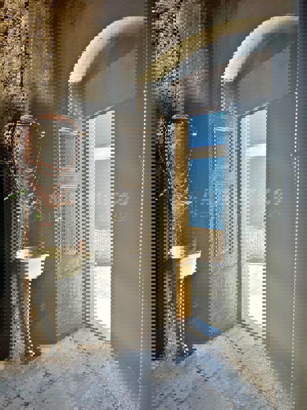 Orsera, casa in pietra a soli 250 metri dal mare