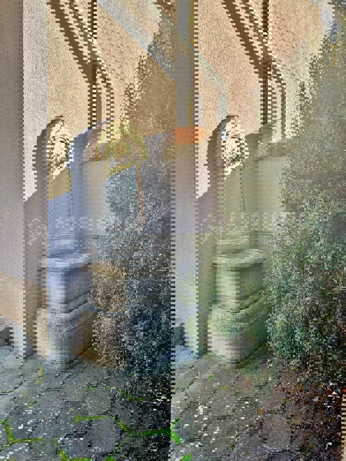 Orsera, casa in pietra a soli 250 metri dal mare