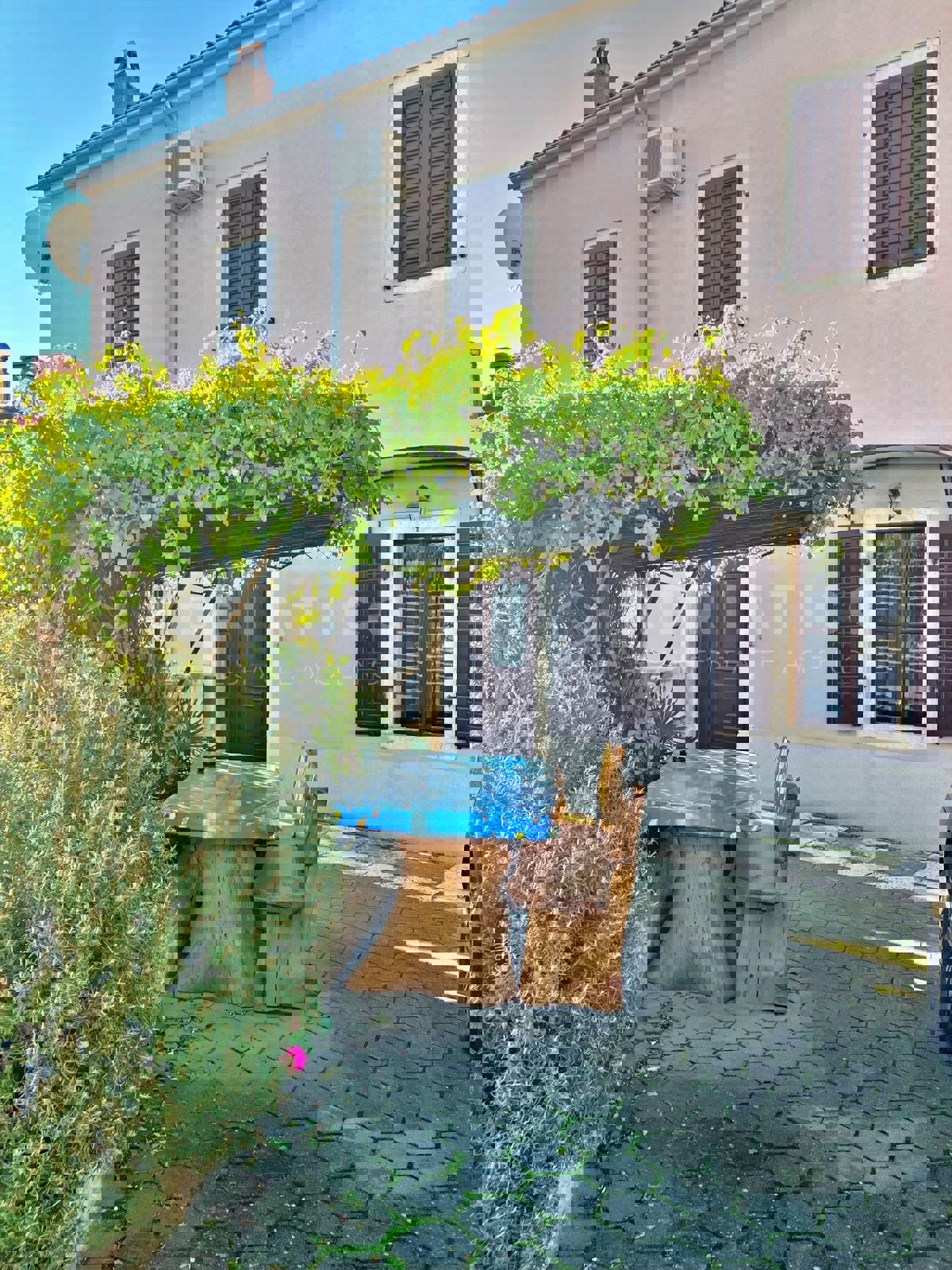 Orsera, casa in pietra a soli 250 metri dal mare