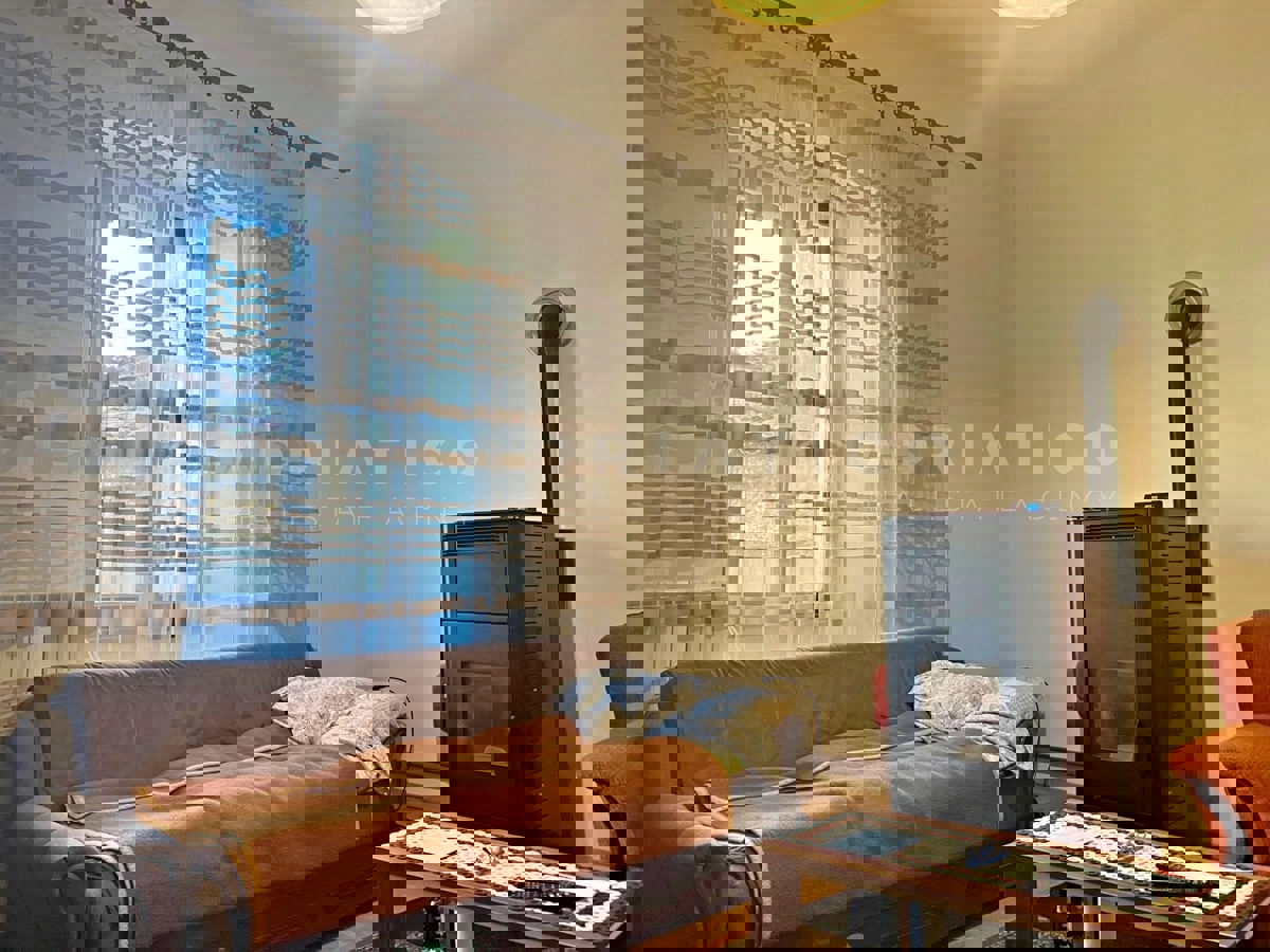 Orsera, casa in pietra a soli 250 metri dal mare