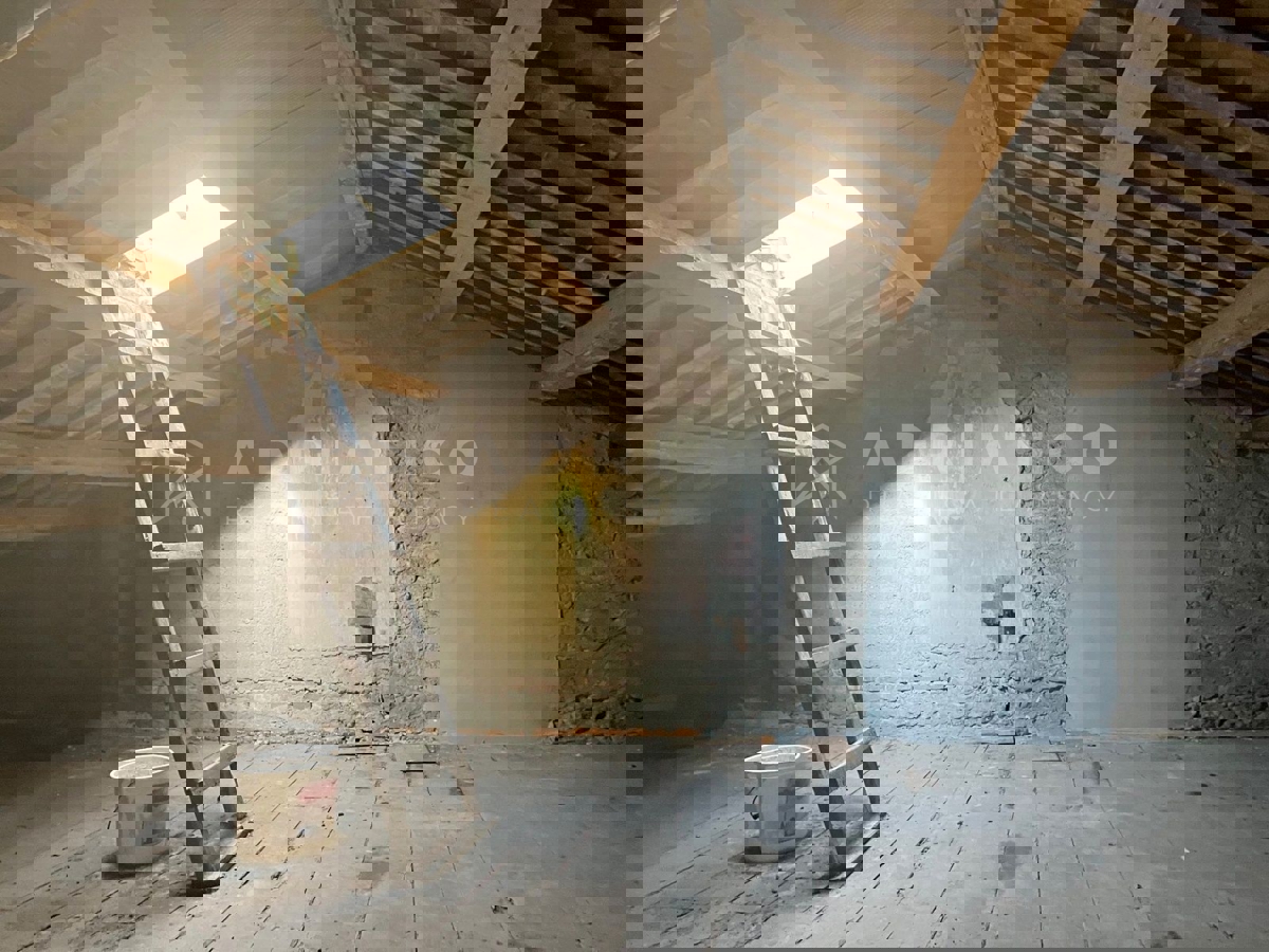 Orsera, casa in pietra a soli 250 metri dal mare