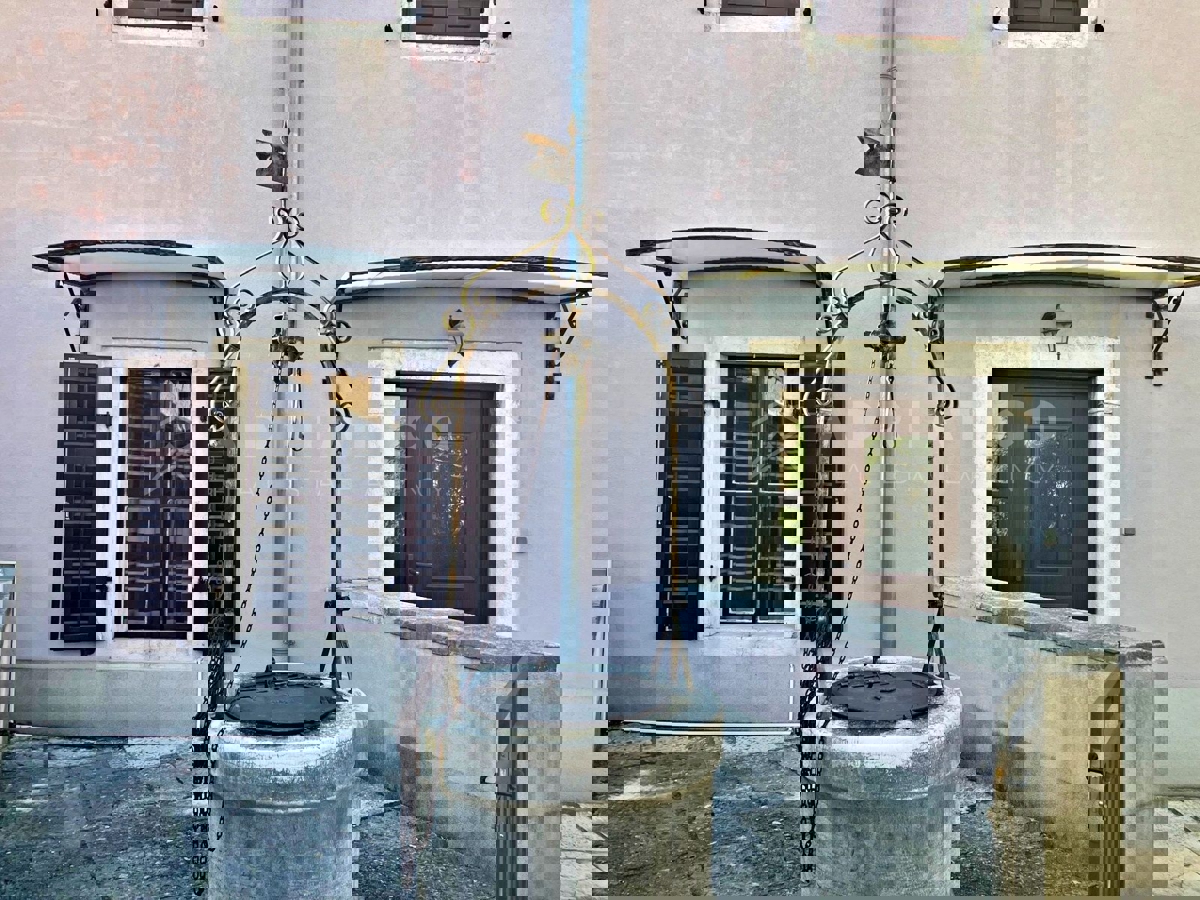 Orsera, casa in pietra a soli 250 metri dal mare