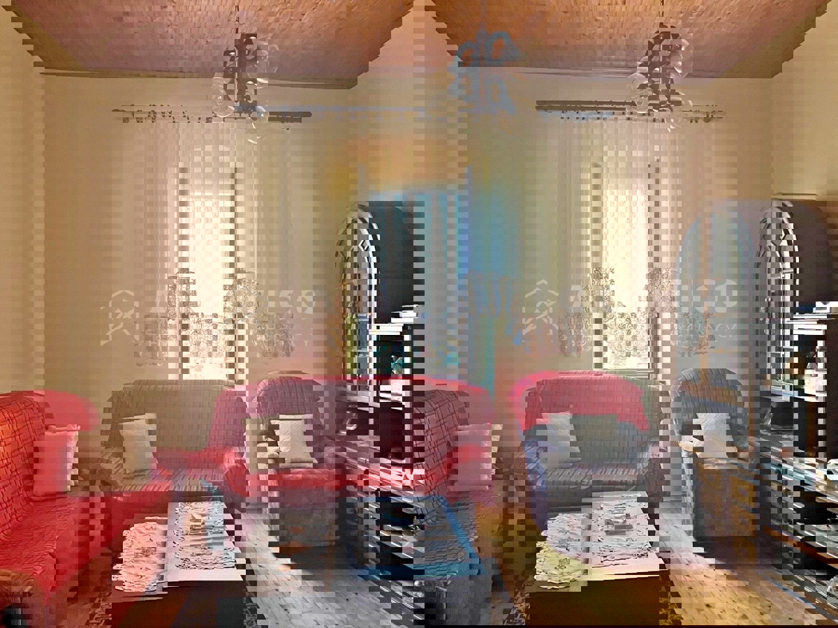 Orsera, casa in pietra a soli 250 metri dal mare