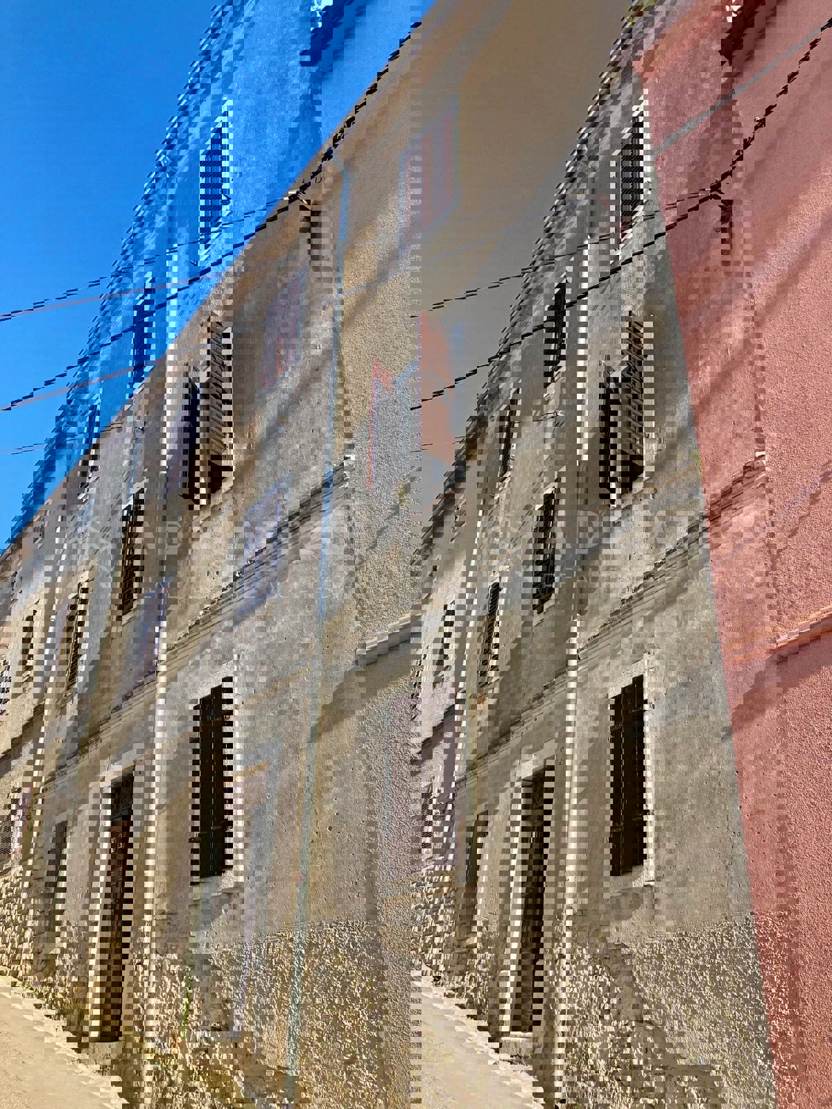 Orsera, casa in pietra a soli 250 metri dal mare