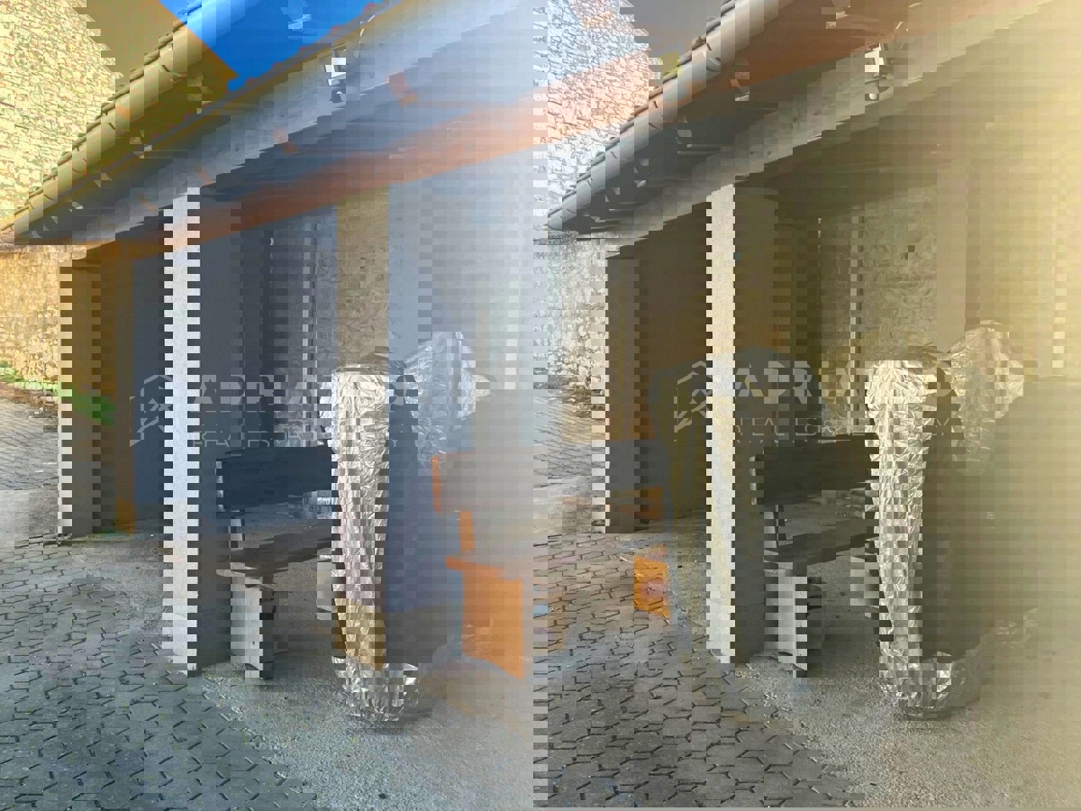 Orsera, casa in pietra a soli 250 metri dal mare