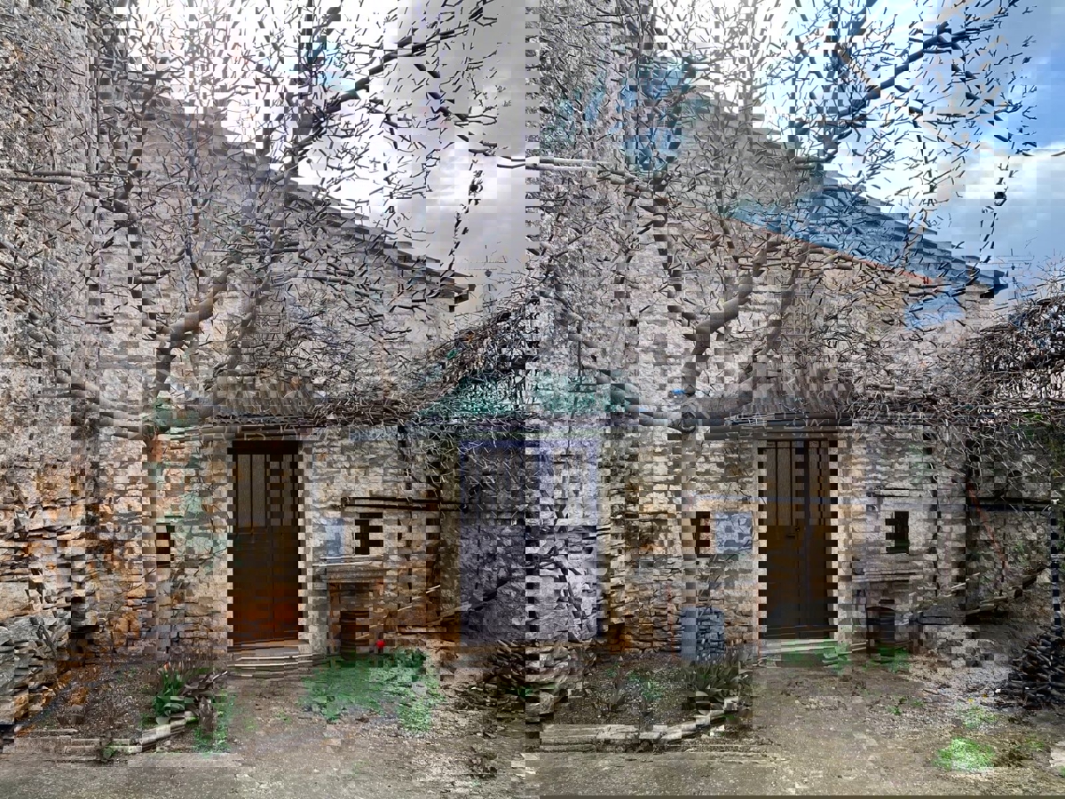 San Lovreč, casa con giardino nel centro della città vecchia