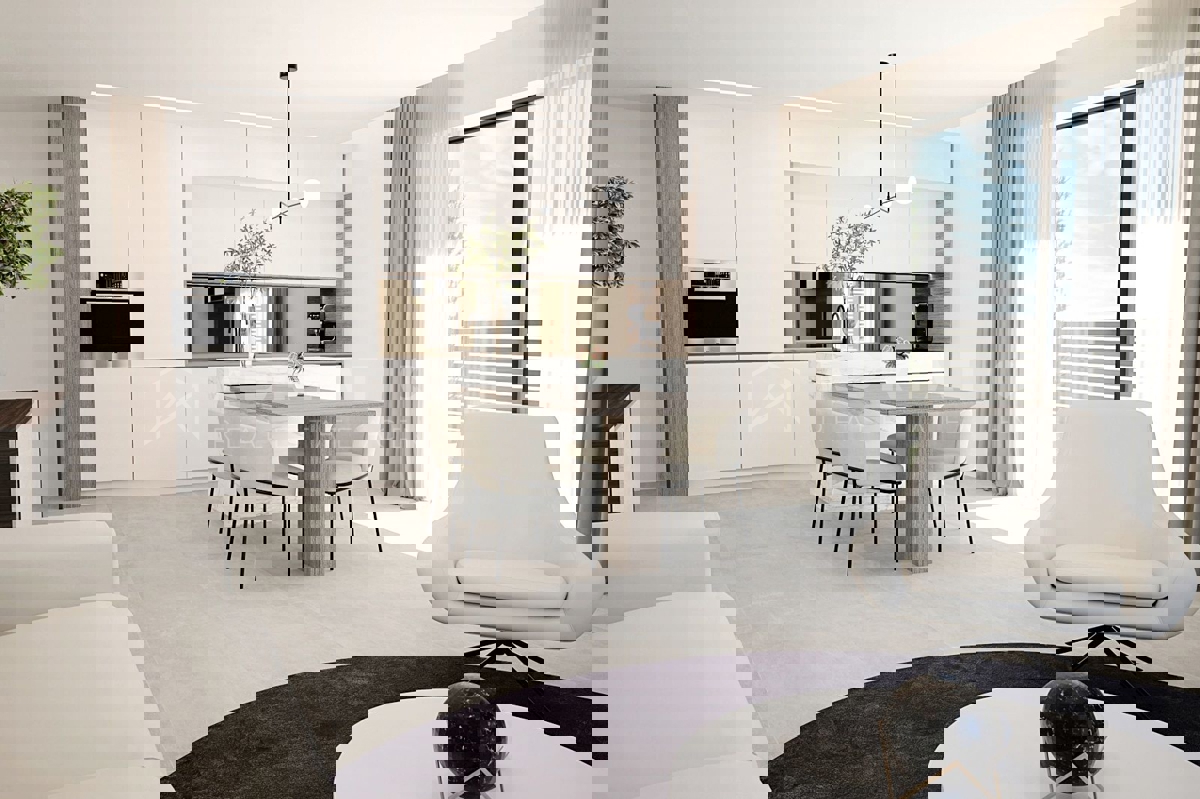 Rovigno, centro, appartamento di lusso con giardino al piano terra