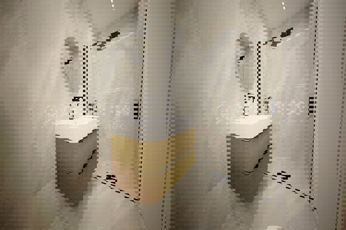 Rovigno, centro, appartamento di lusso con giardino al piano terra