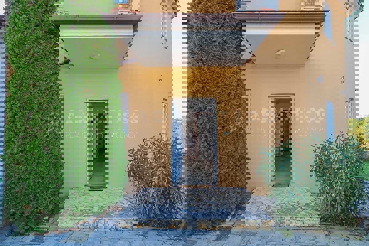 Dignano, Istria – Bella casa bifamiliare in una posizione tranquilla con vista