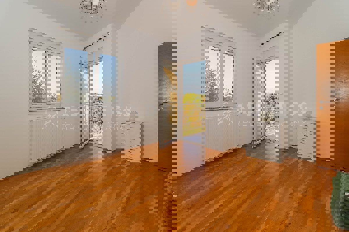 Dignano, Istria – Bella casa bifamiliare in una posizione tranquilla con vista