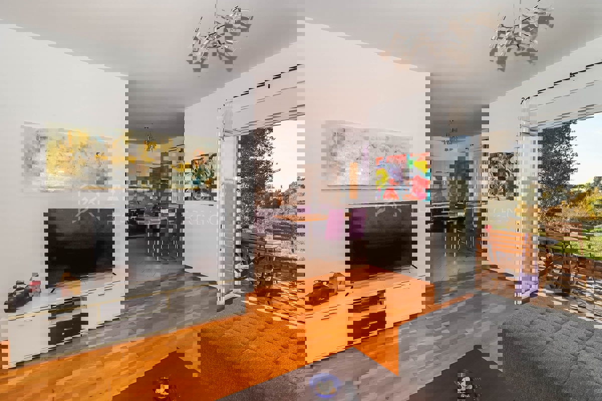 Dignano, Istria – Bella casa bifamiliare in una posizione tranquilla con vista