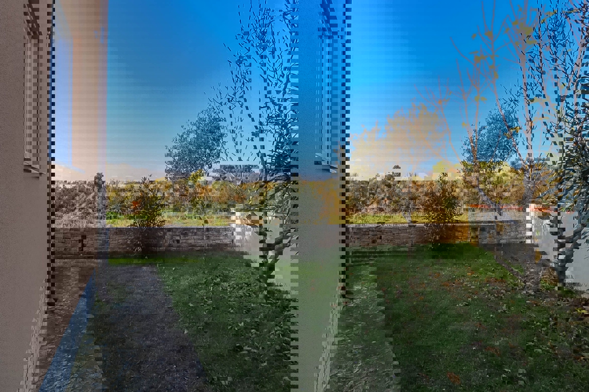 Dignano, Istria – Bella casa bifamiliare in una posizione tranquilla con vista