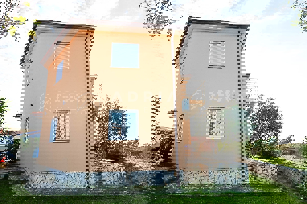 Dignano, Istria – Bella casa bifamiliare in una posizione tranquilla con vista