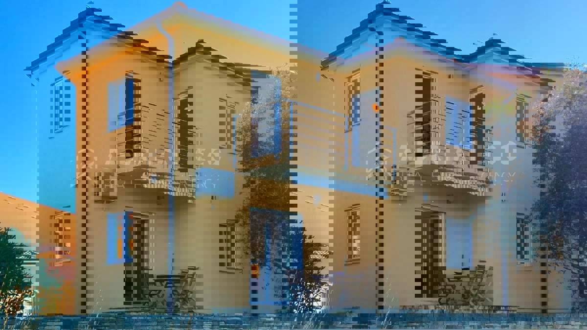 Dignano, Istria – Bella casa bifamiliare in una posizione tranquilla con vista