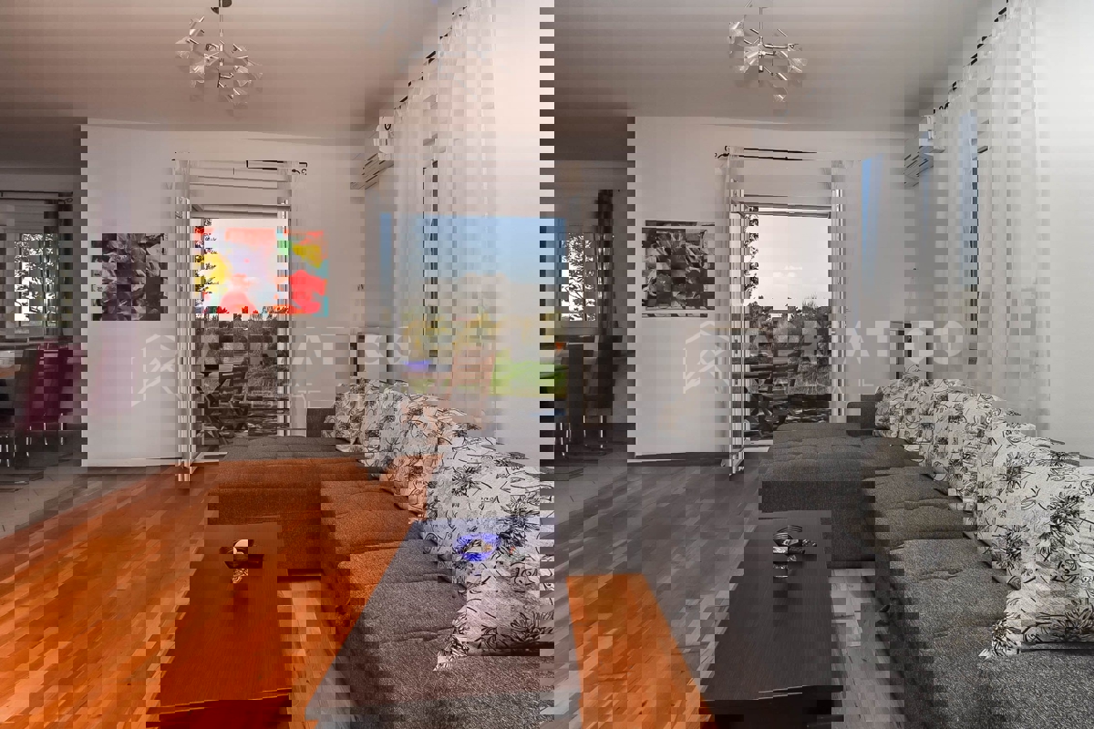 Dignano, Istria – Bella casa bifamiliare in una posizione tranquilla con vista