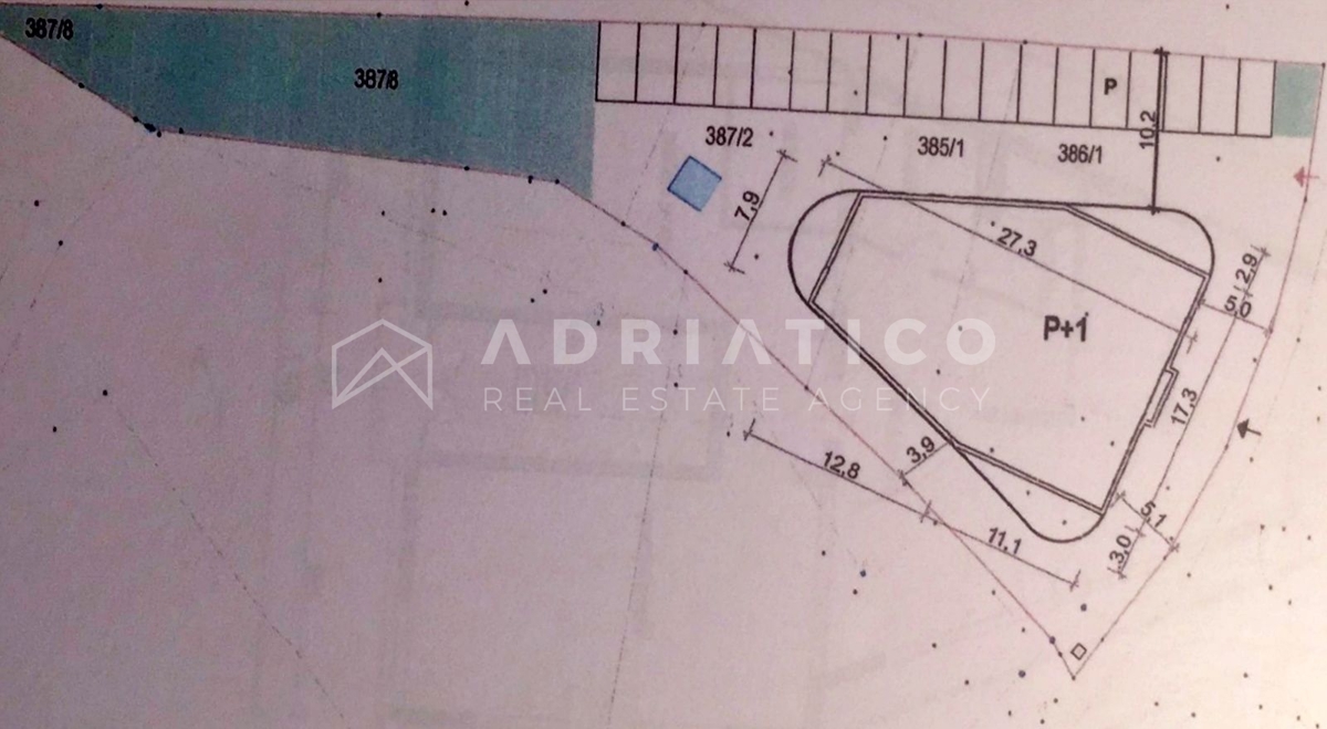 Rovinjsko selo, terreno edificabile per un edificio residenziale e commerciale