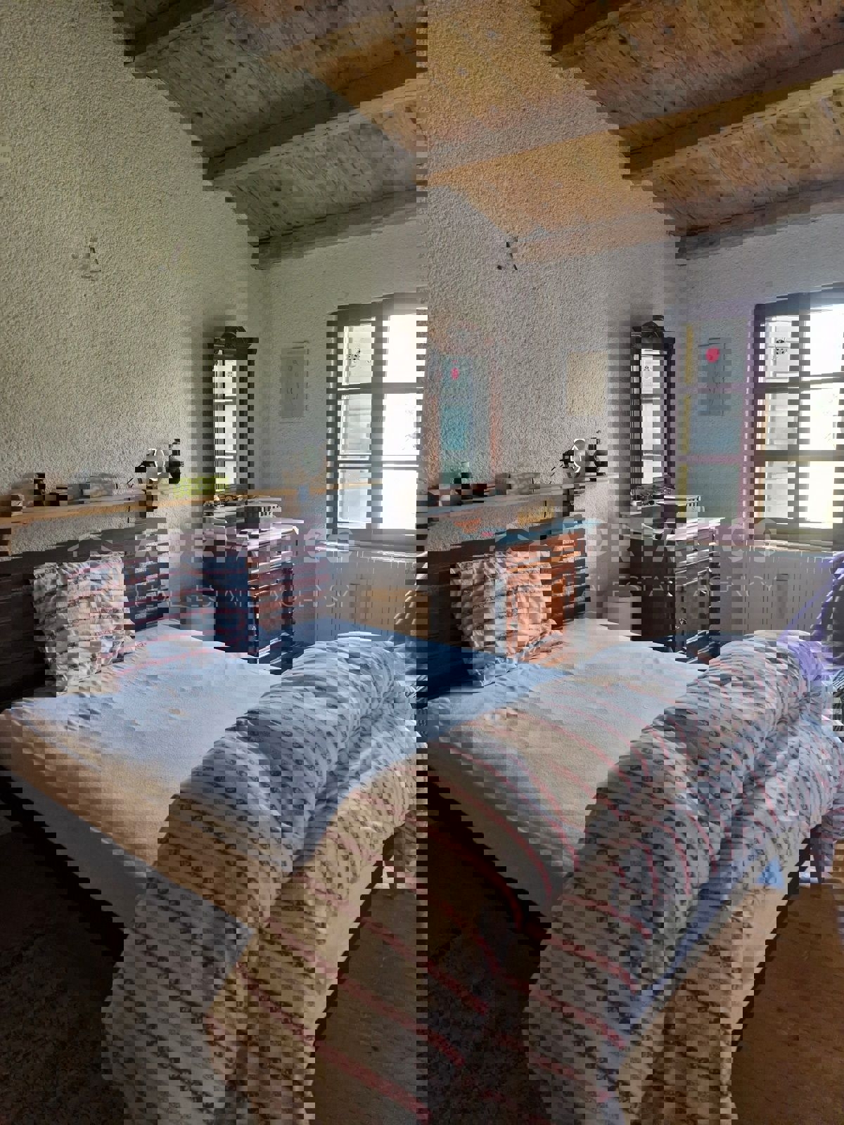 Baderna, casale in pietra circostante con giardino