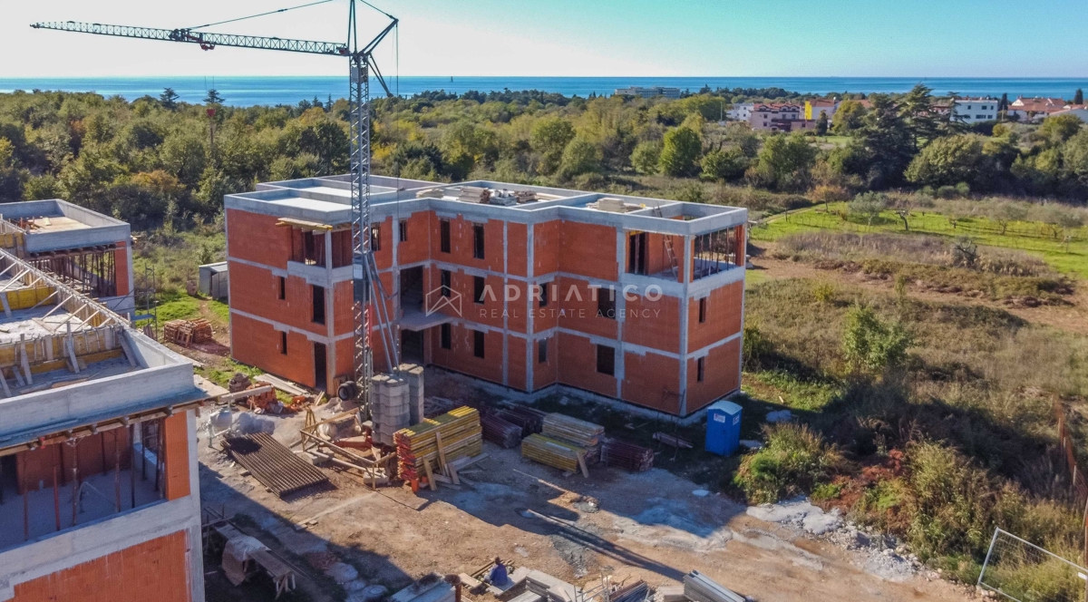 PARENZO, APPARTAMENTO vicino alla spiaggia, piano terra con 3 camere da letto e giardino