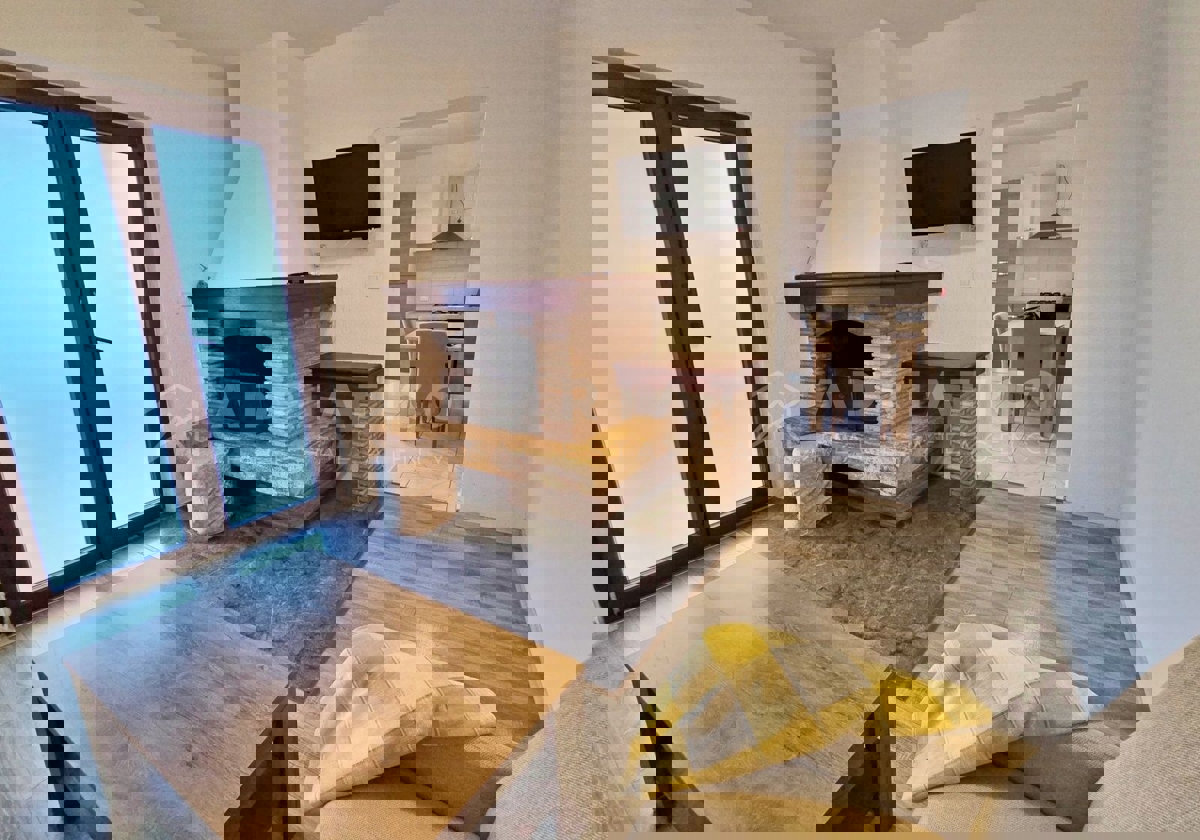 Rovigno, appartamento trilocale al piano terra 