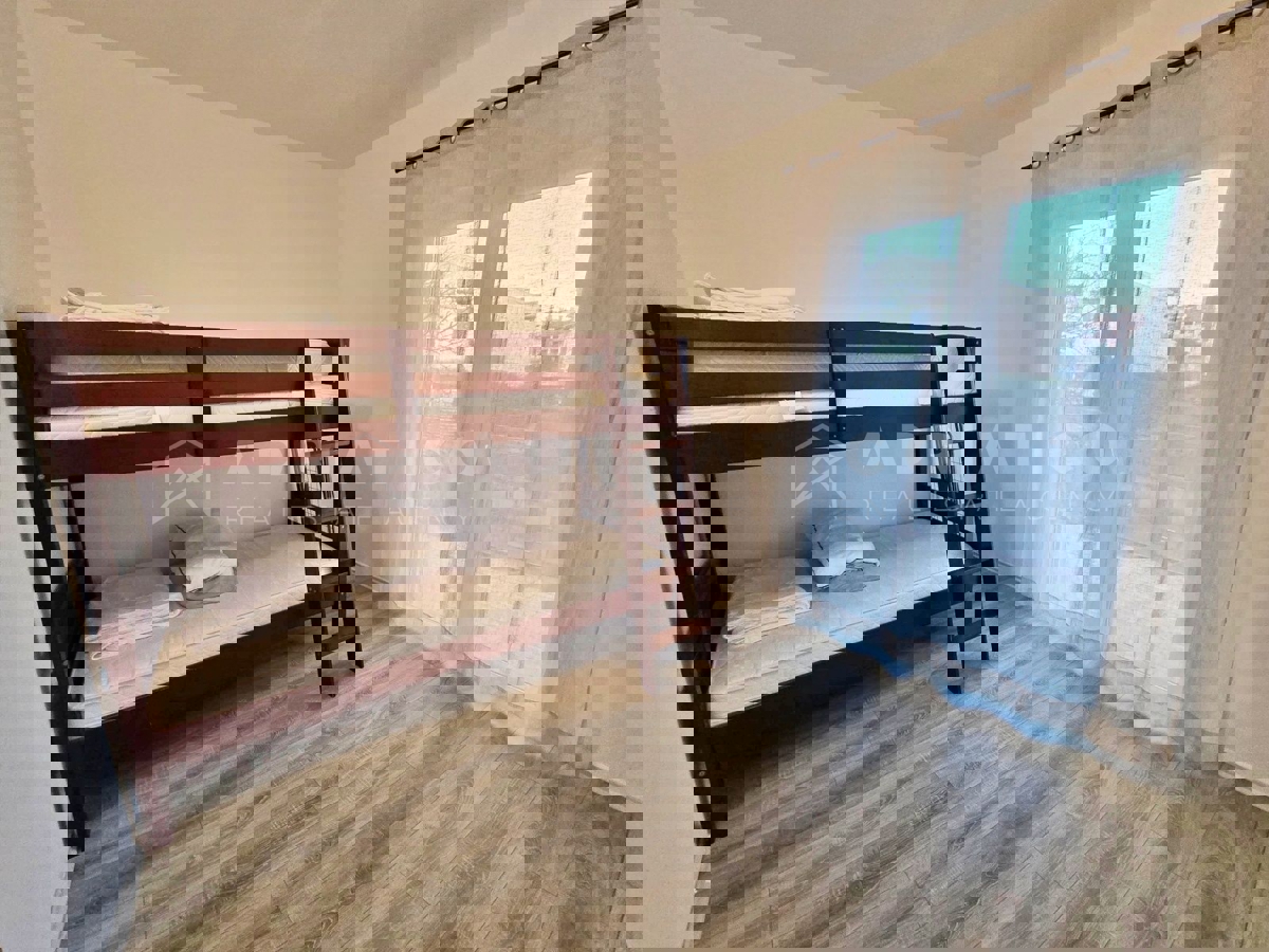 Rovigno, appartamento trilocale al piano terra 