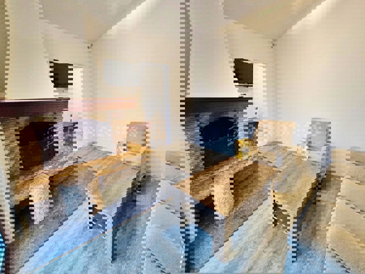 Rovigno, appartamento trilocale al piano terra 