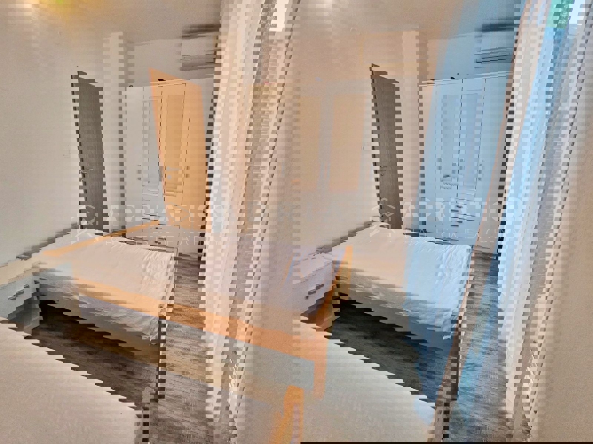 Rovigno, appartamento trilocale al piano terra 