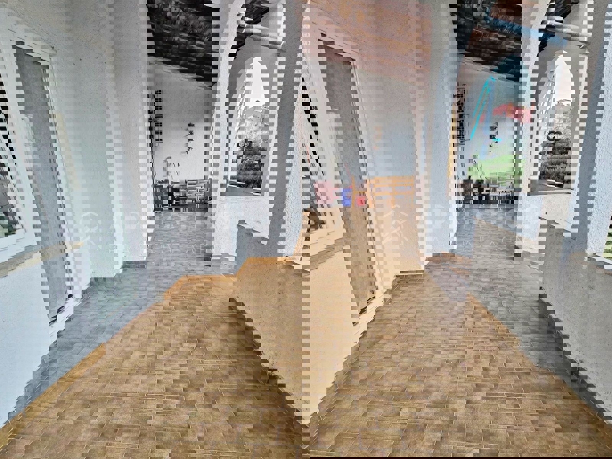 Rovigno, appartamento trilocale al piano terra 