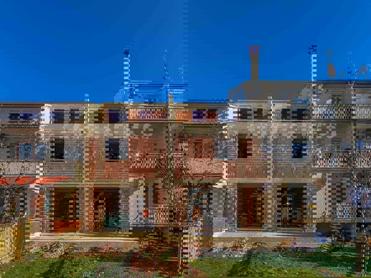 Parenzo, casa a schiera con 3 camere da letto