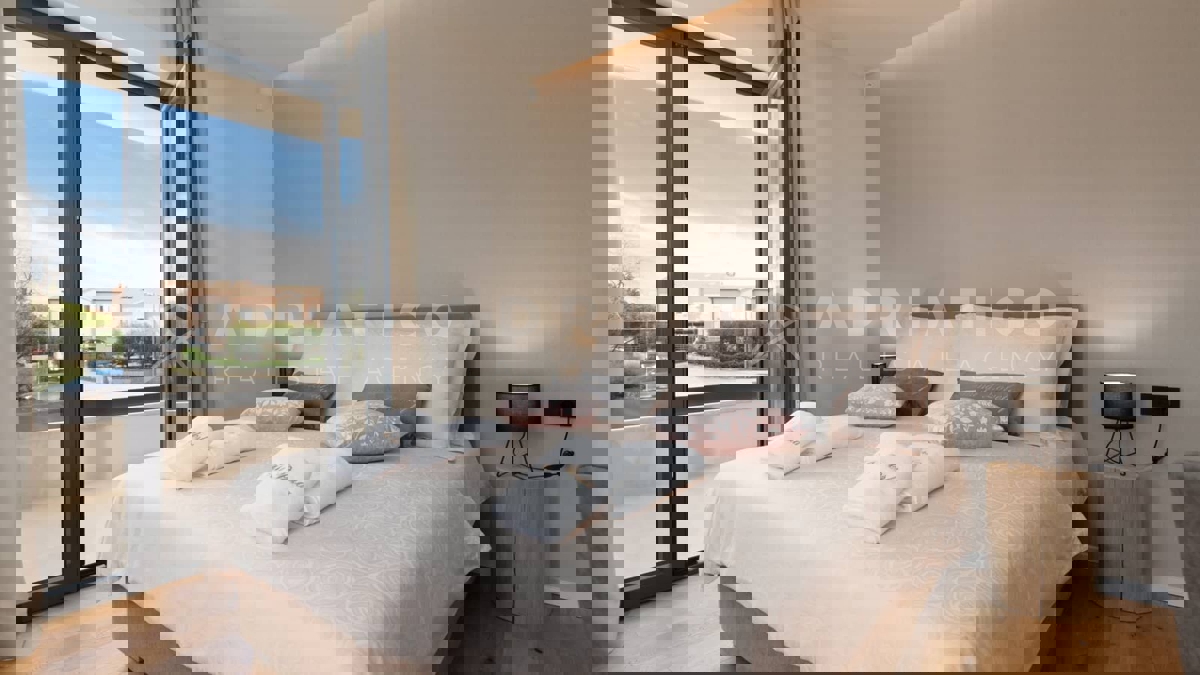 Parenzo - Nuova casa moderna con piscina