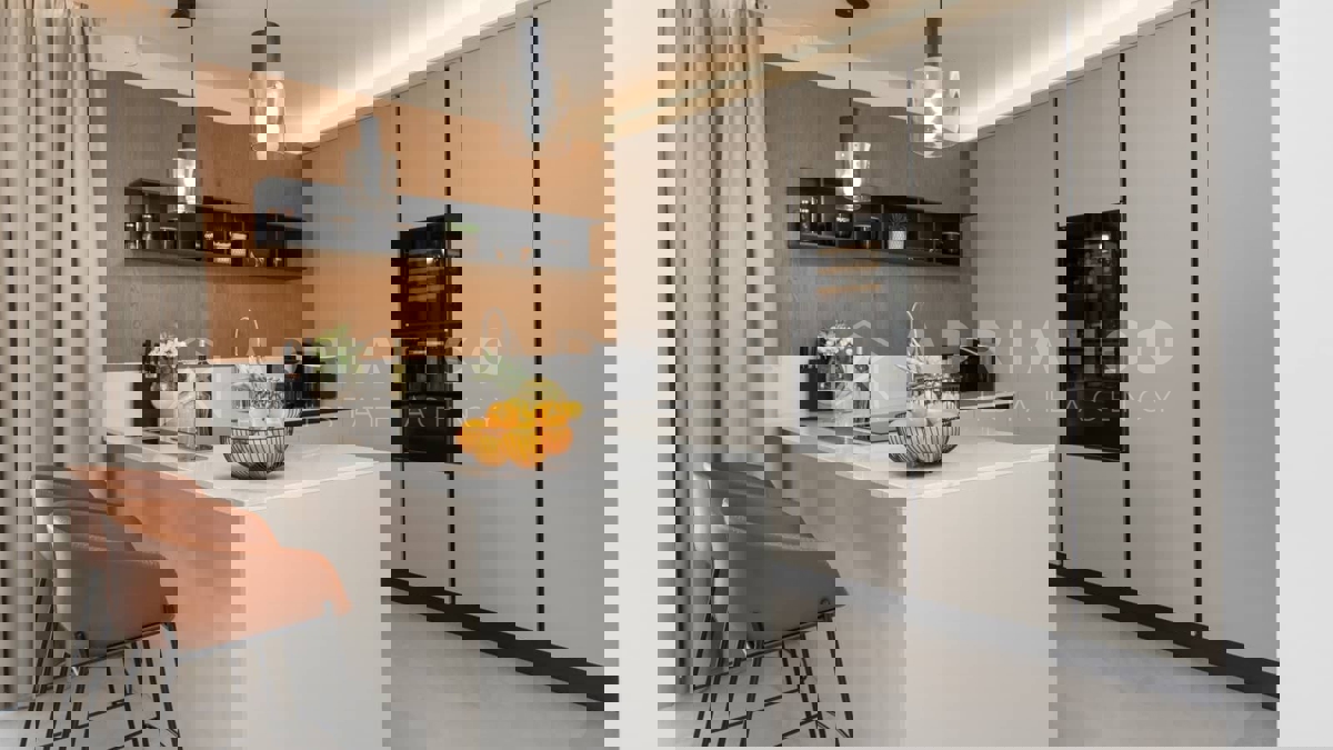 Parenzo - Nuova casa moderna con piscina