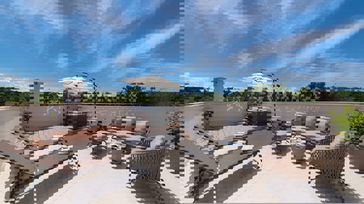 Parenzo - Nuova casa moderna con piscina