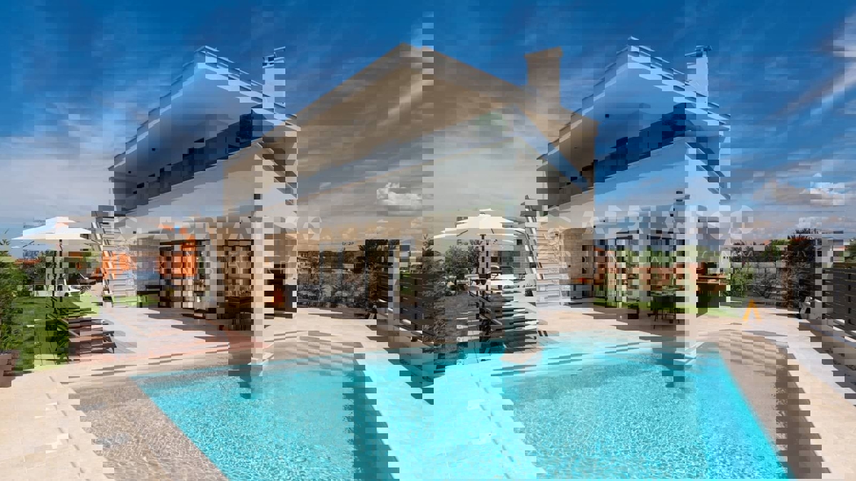 Parenzo - Nuova casa moderna con piscina