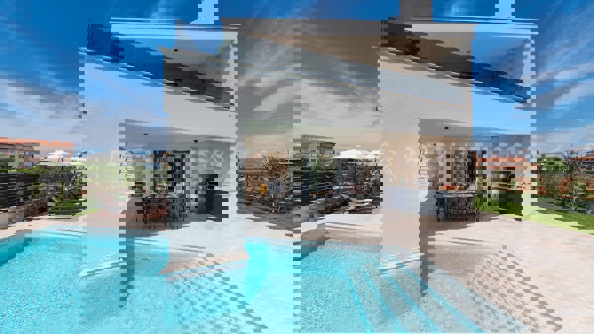Parenzo - Nuova casa moderna con piscina