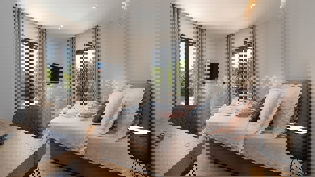 Parenzo - Nuova casa moderna con piscina