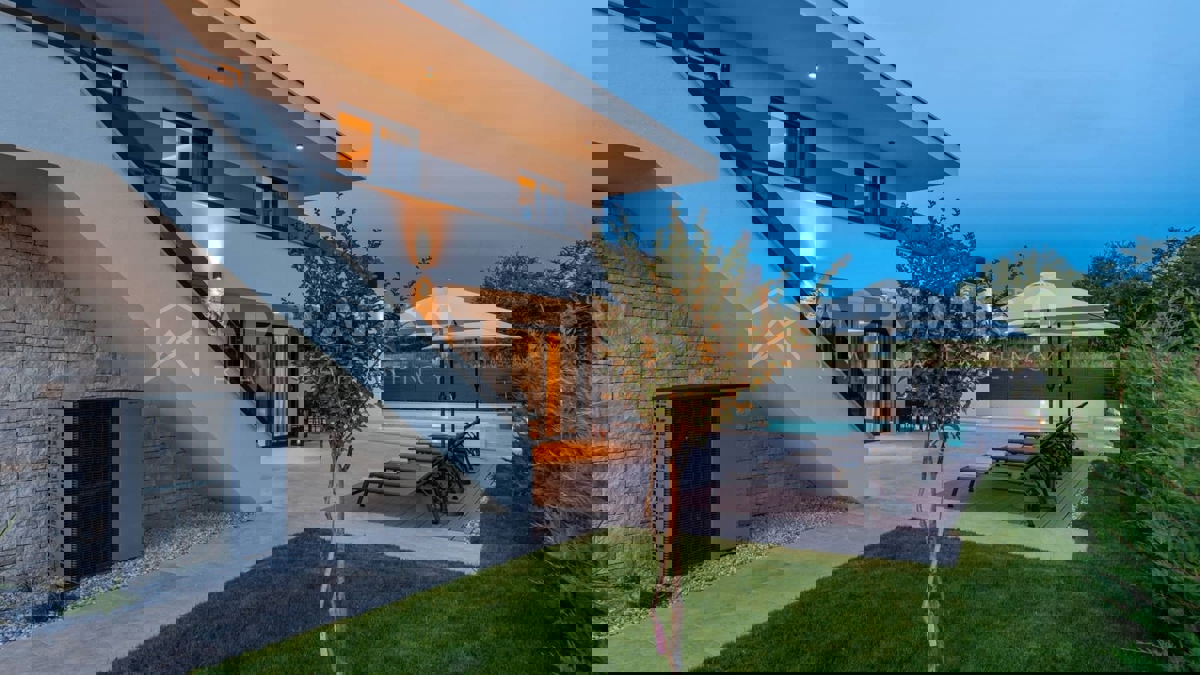 Parenzo - Nuova casa moderna con piscina