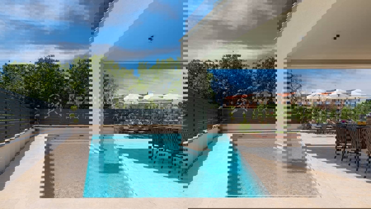 Parenzo - Nuova casa moderna con piscina