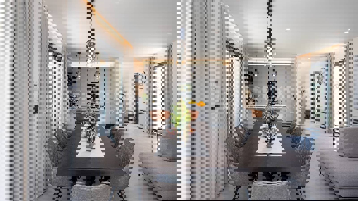 Parenzo - Nuova casa moderna con piscina