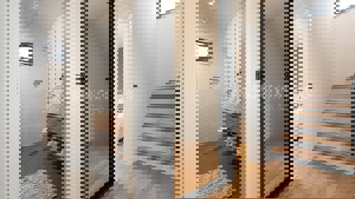 Parenzo - Nuova casa moderna con piscina