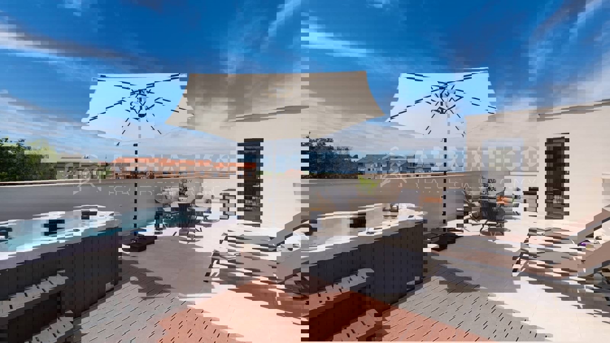 Parenzo - Nuova casa moderna con piscina