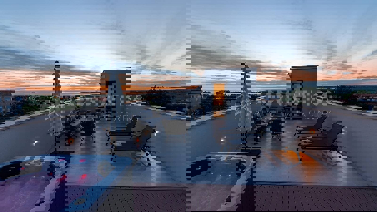 Parenzo - Nuova casa moderna con piscina