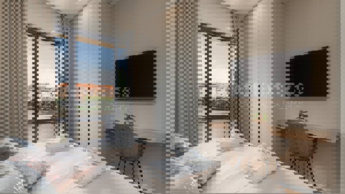 Parenzo - Nuova casa moderna con piscina