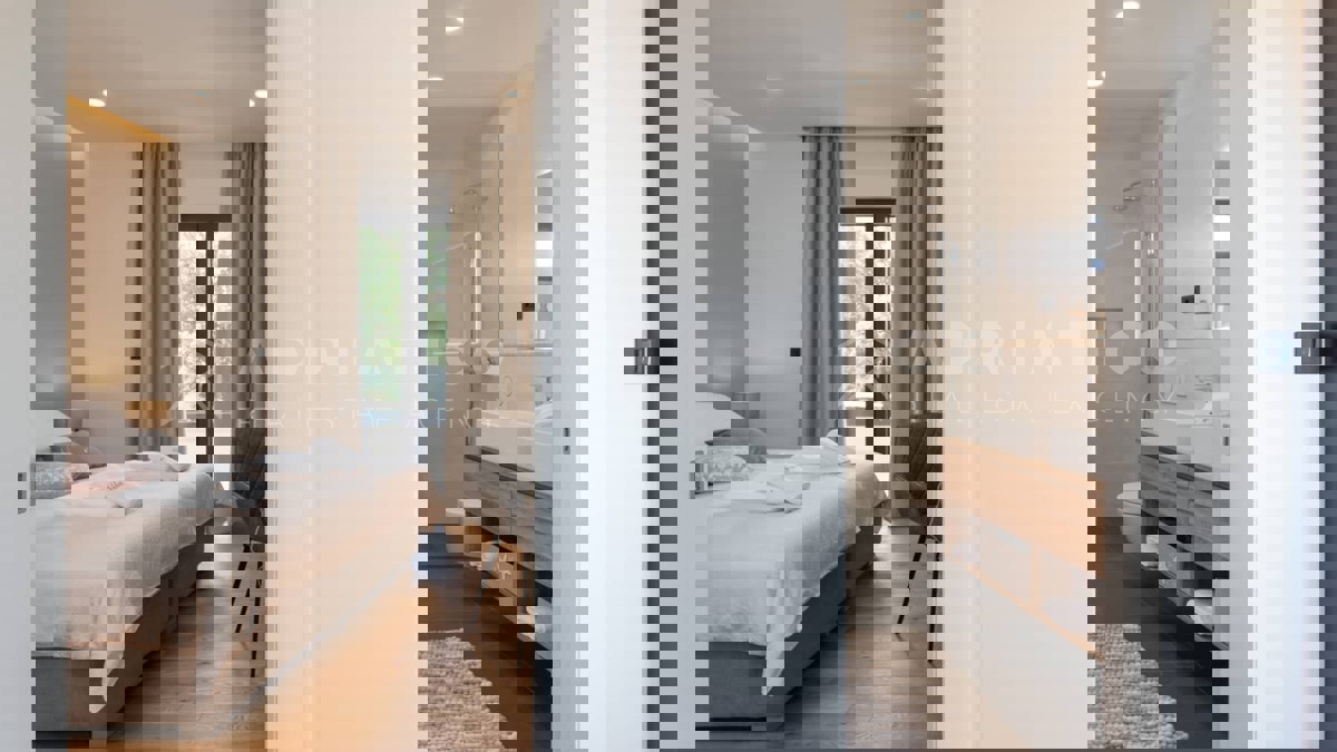 Parenzo - Nuova casa moderna con piscina