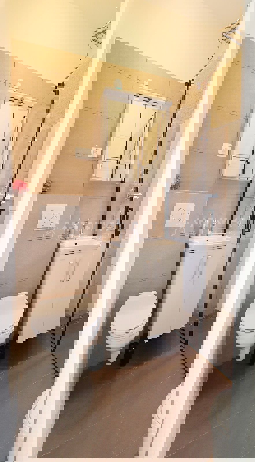 Rovigno, appartamento in posizione unica, prima fila al mare