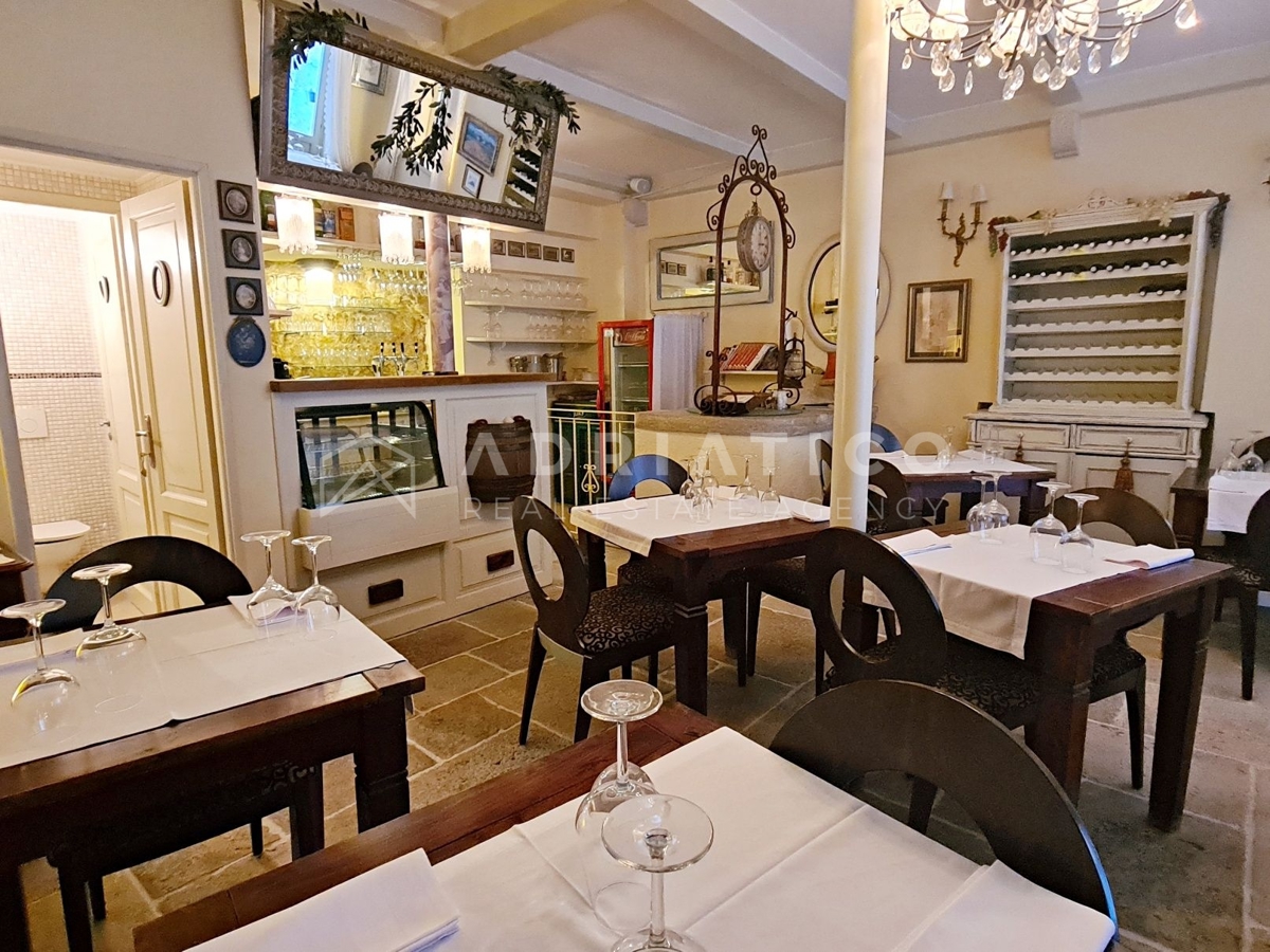 Rovigno, centro storico, ristorante arredato con gusto