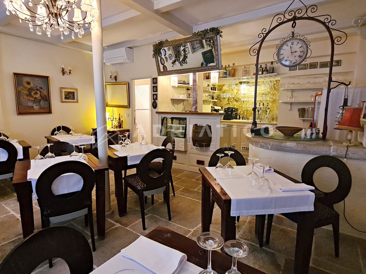 Rovigno, centro storico, ristorante arredato con gusto