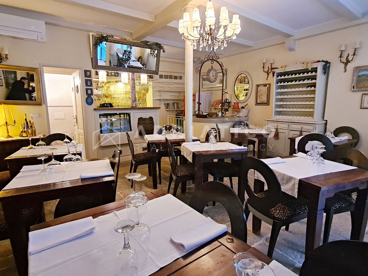 Rovigno, centro storico, ristorante arredato con gusto