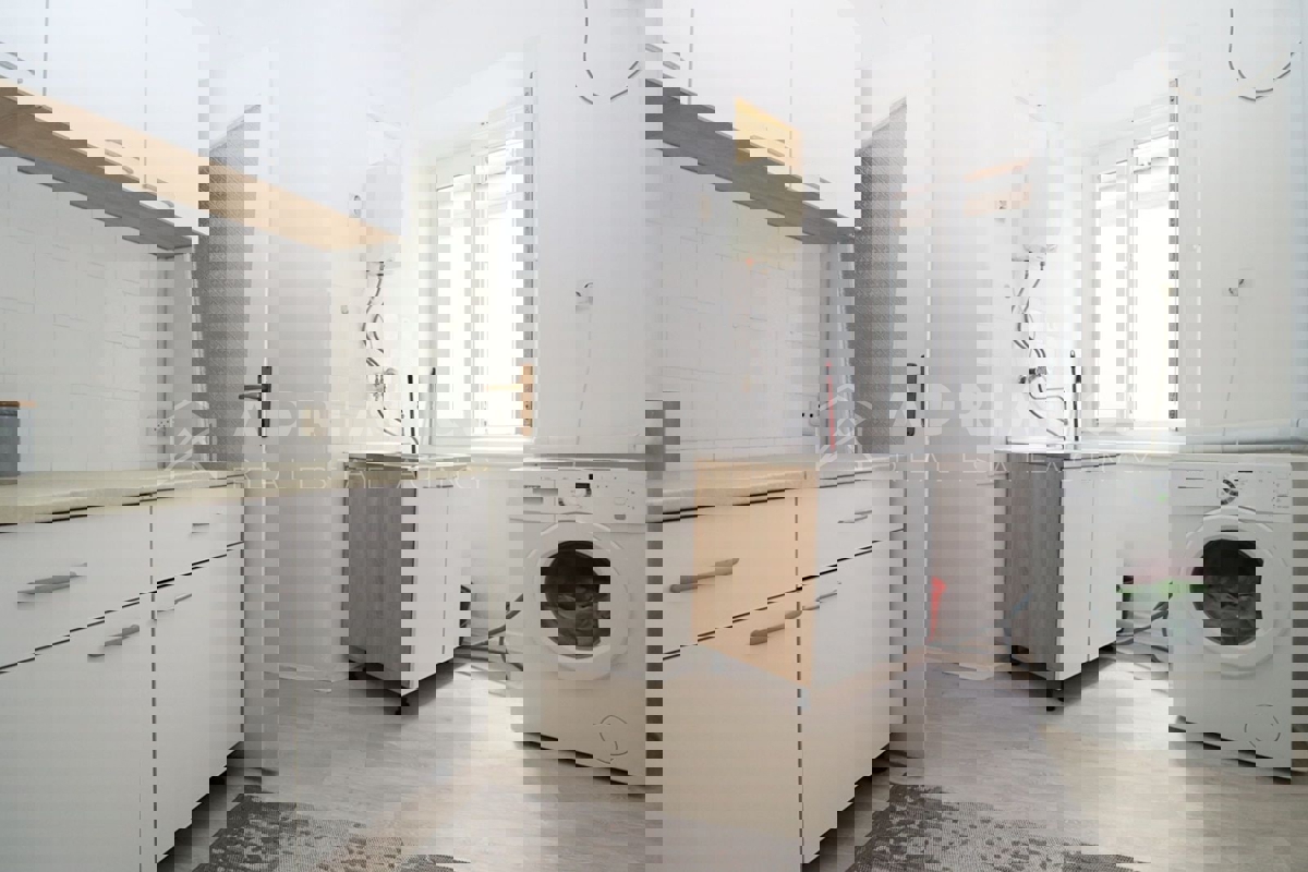 Rovigno, centro, appartamento luminoso e ordinato in ottima posizione