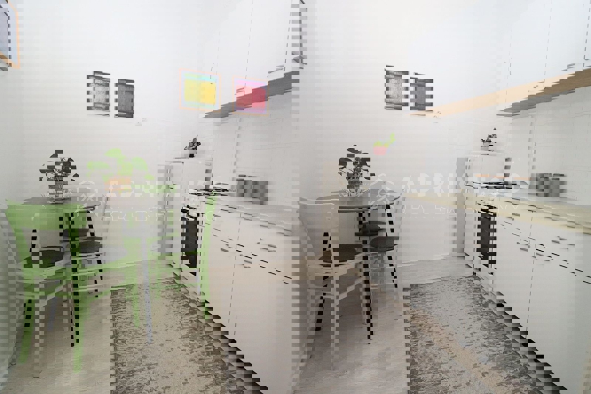 Rovigno, centro, appartamento luminoso e ordinato in ottima posizione